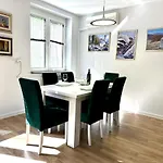 Chill & Play Apartment With Garage